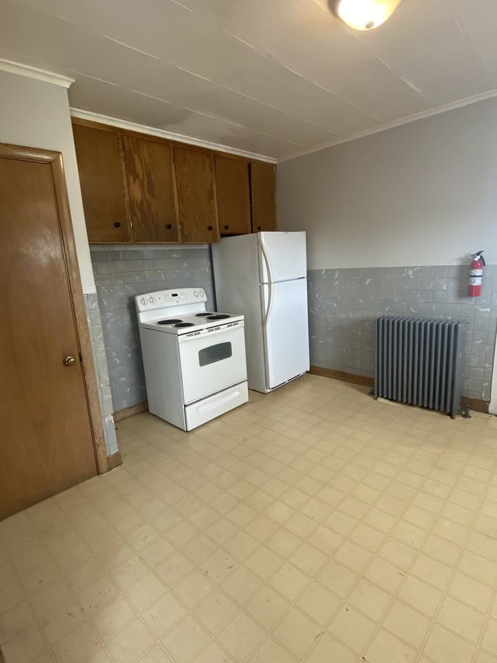 139 Webber Ave - Photo 2 of 11