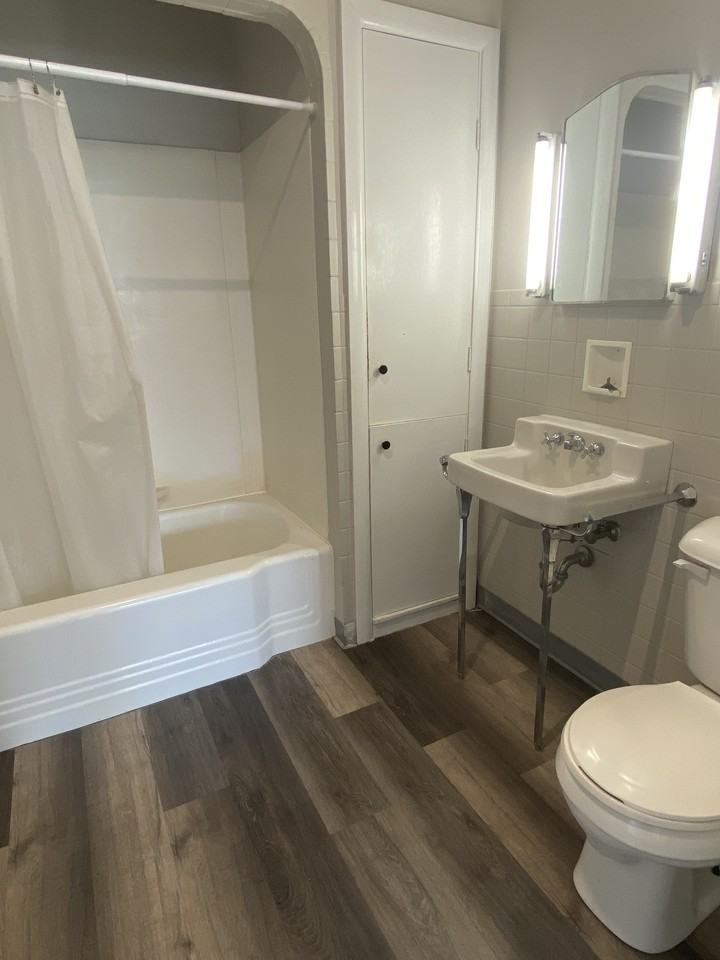 139 Webber Ave - Photo 3 of 11