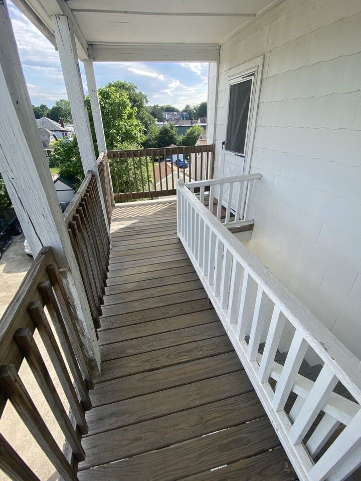 139 Webber Ave - Photo 7 of 11