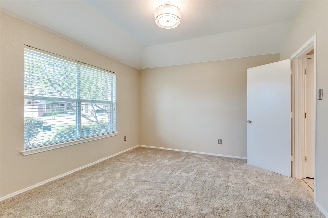 3729 Verde Dr - Photo 5 of 24