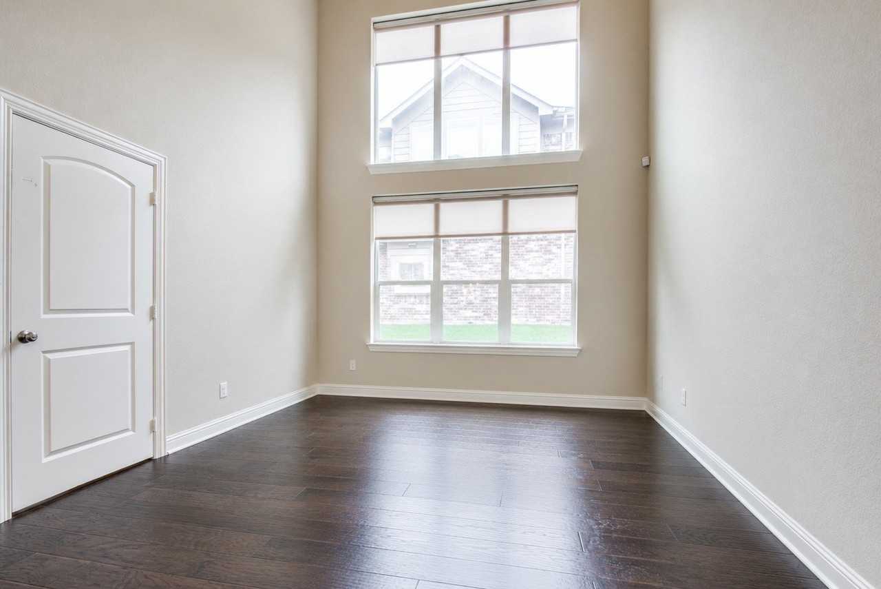 10404 Bartlett Dr - Photo 6 of 40