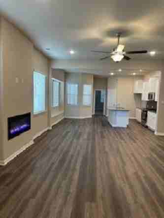 1123 Mesa St - Photo 4 of 19