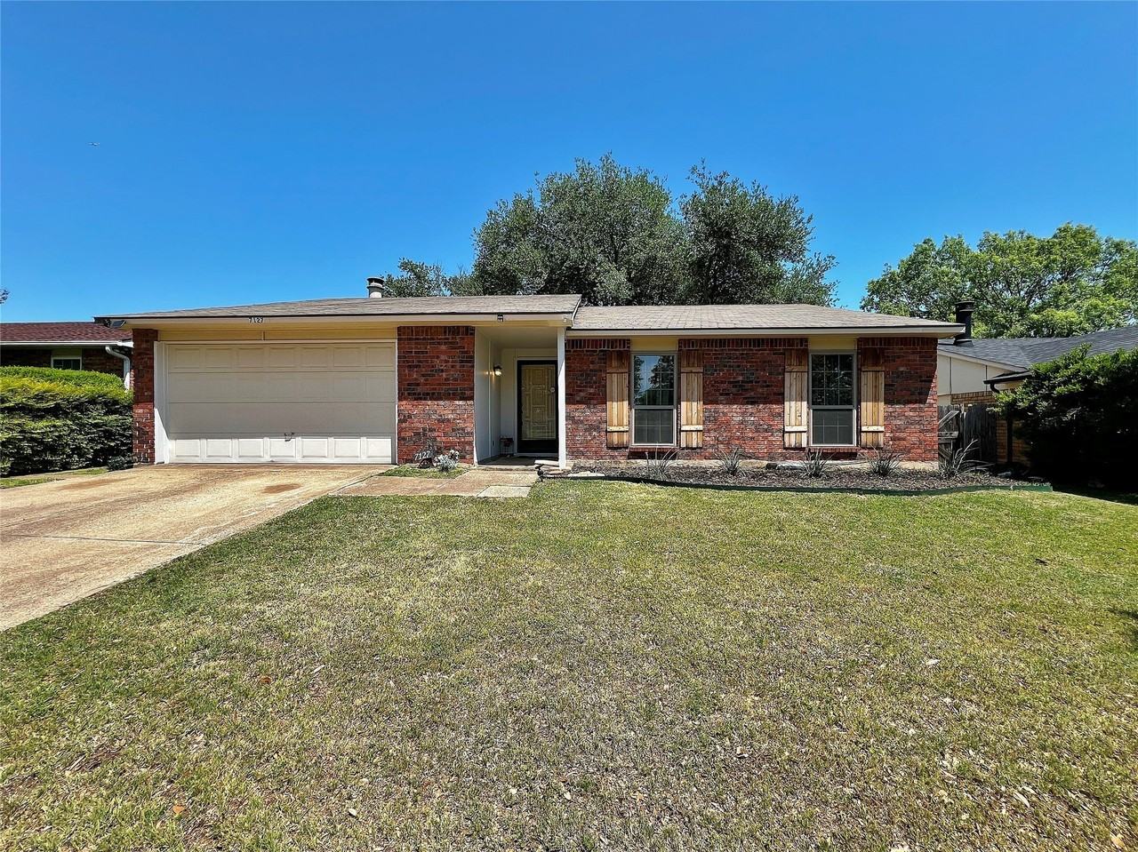7127 Winterberry Dr