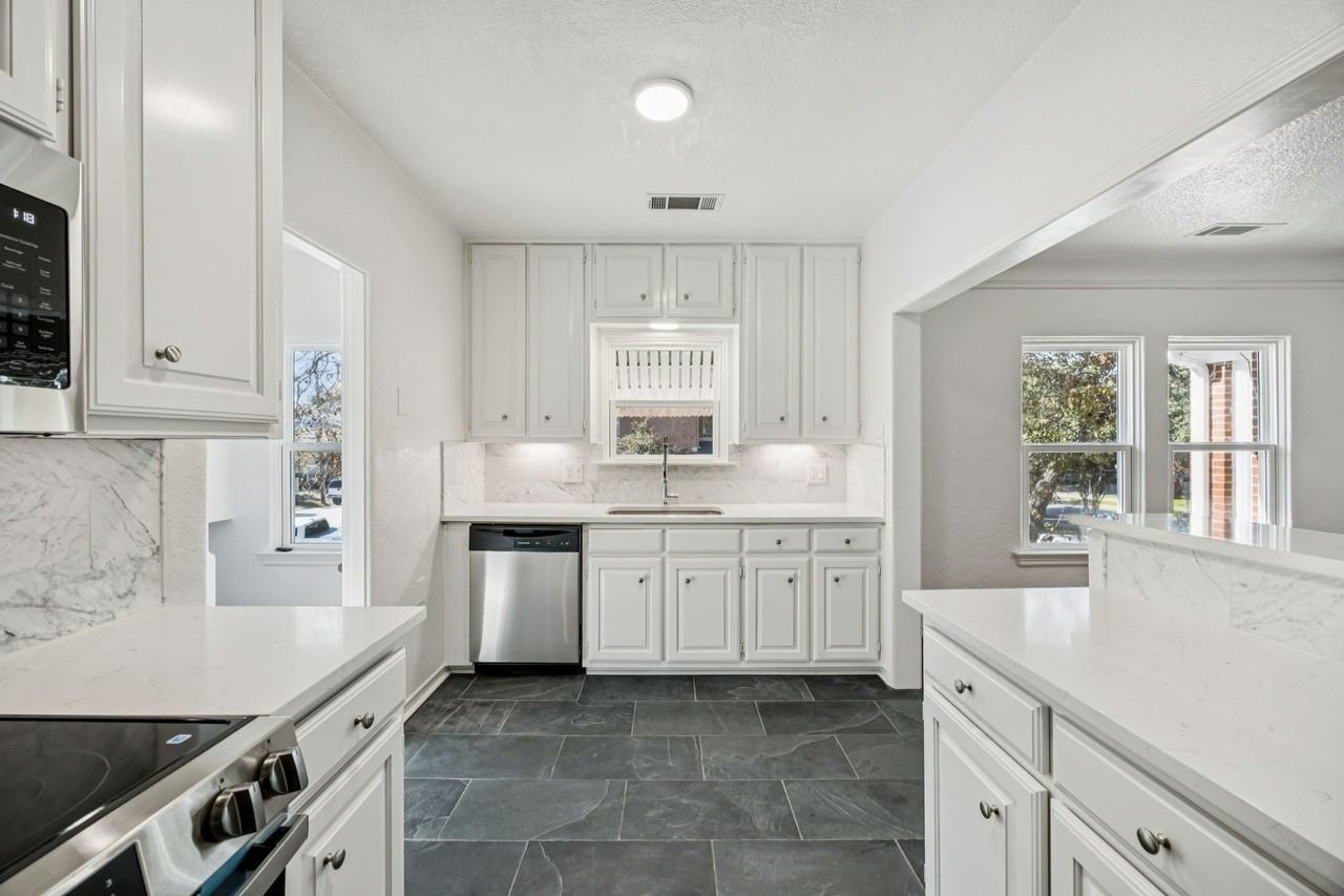 4147 Emerson Ave - Photo 6 of 14