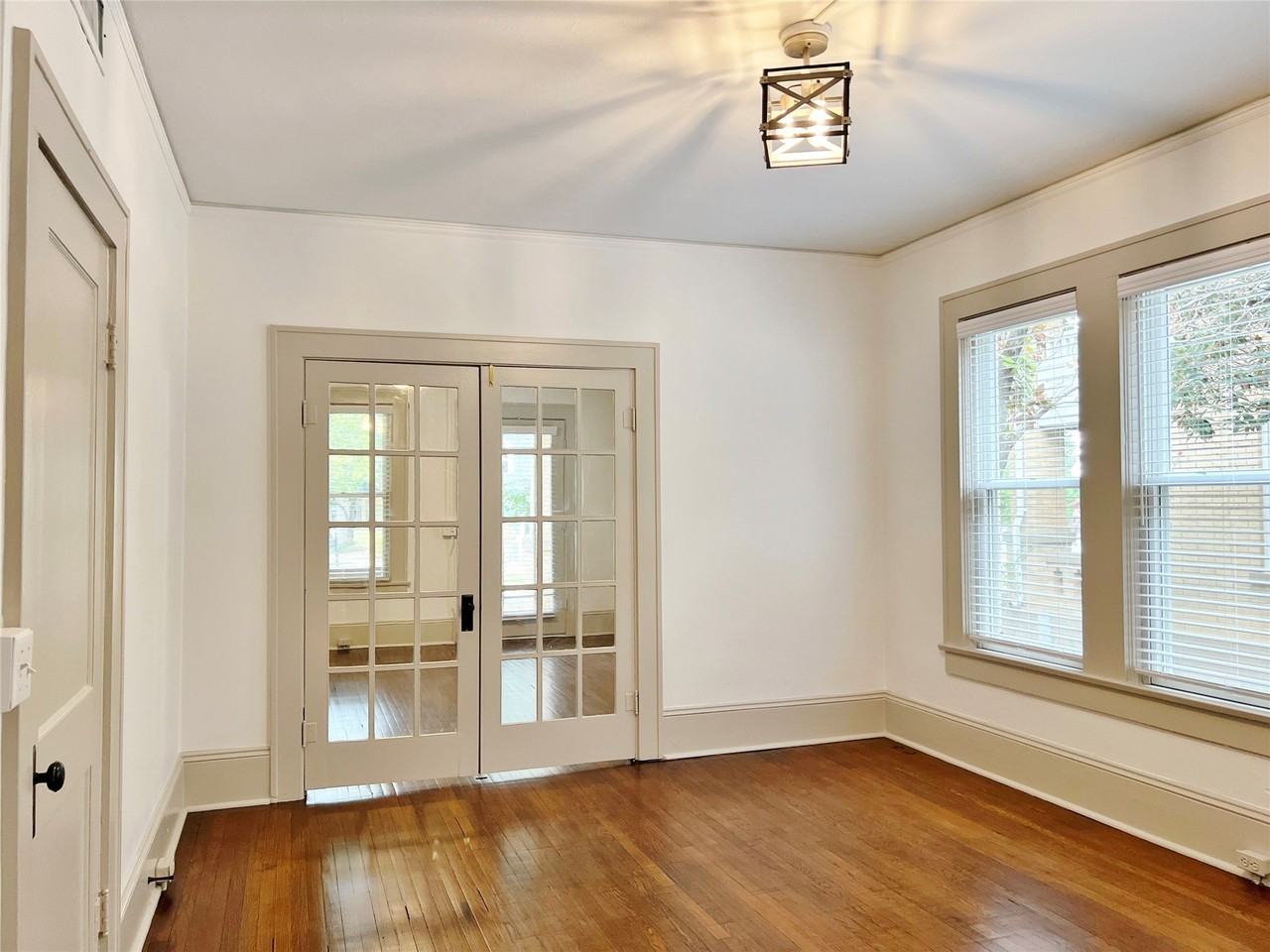 420 W Franklin St #4 - Photo 3 of 10
