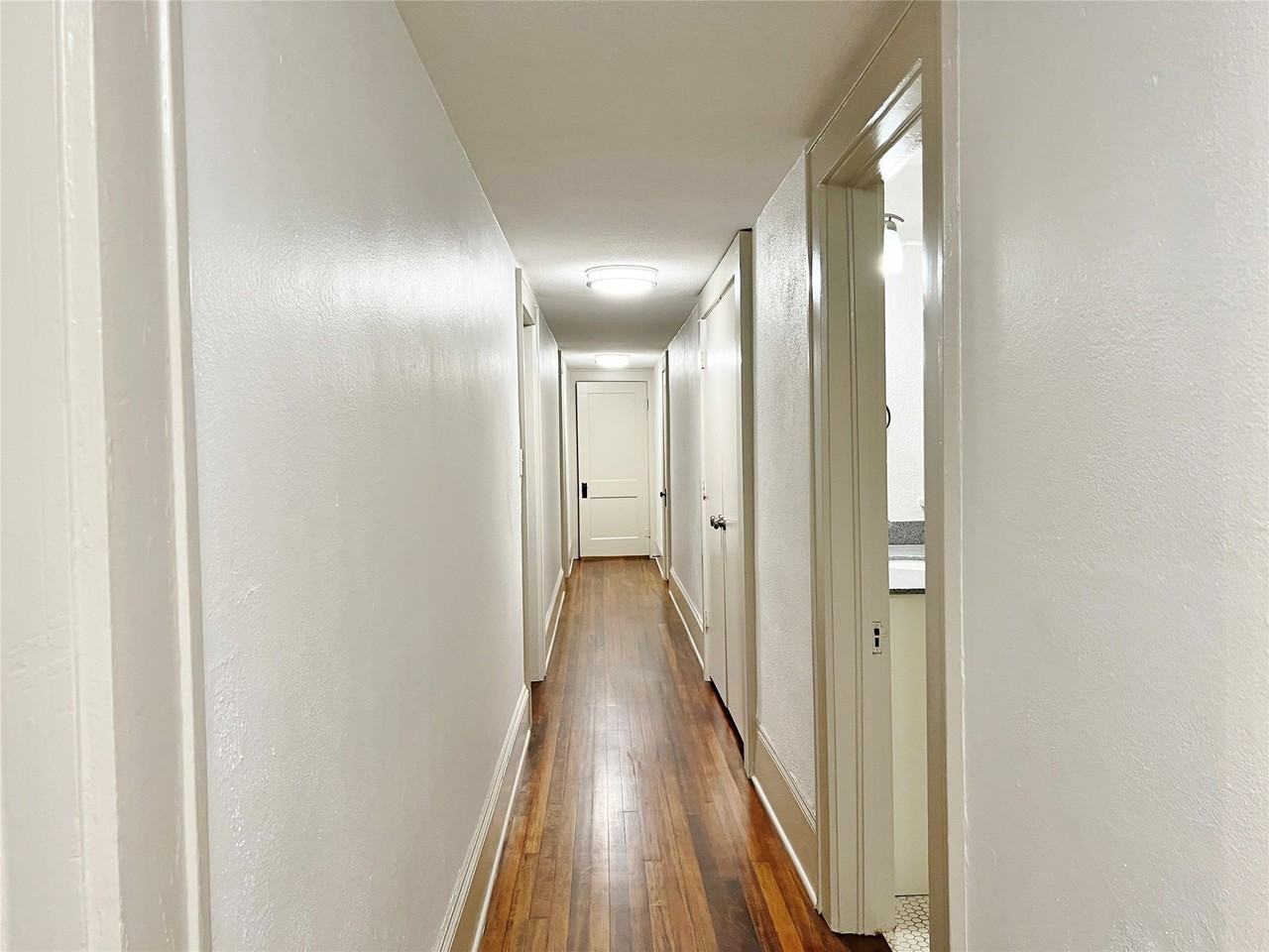 420 W Franklin St #4 - Photo 5 of 10