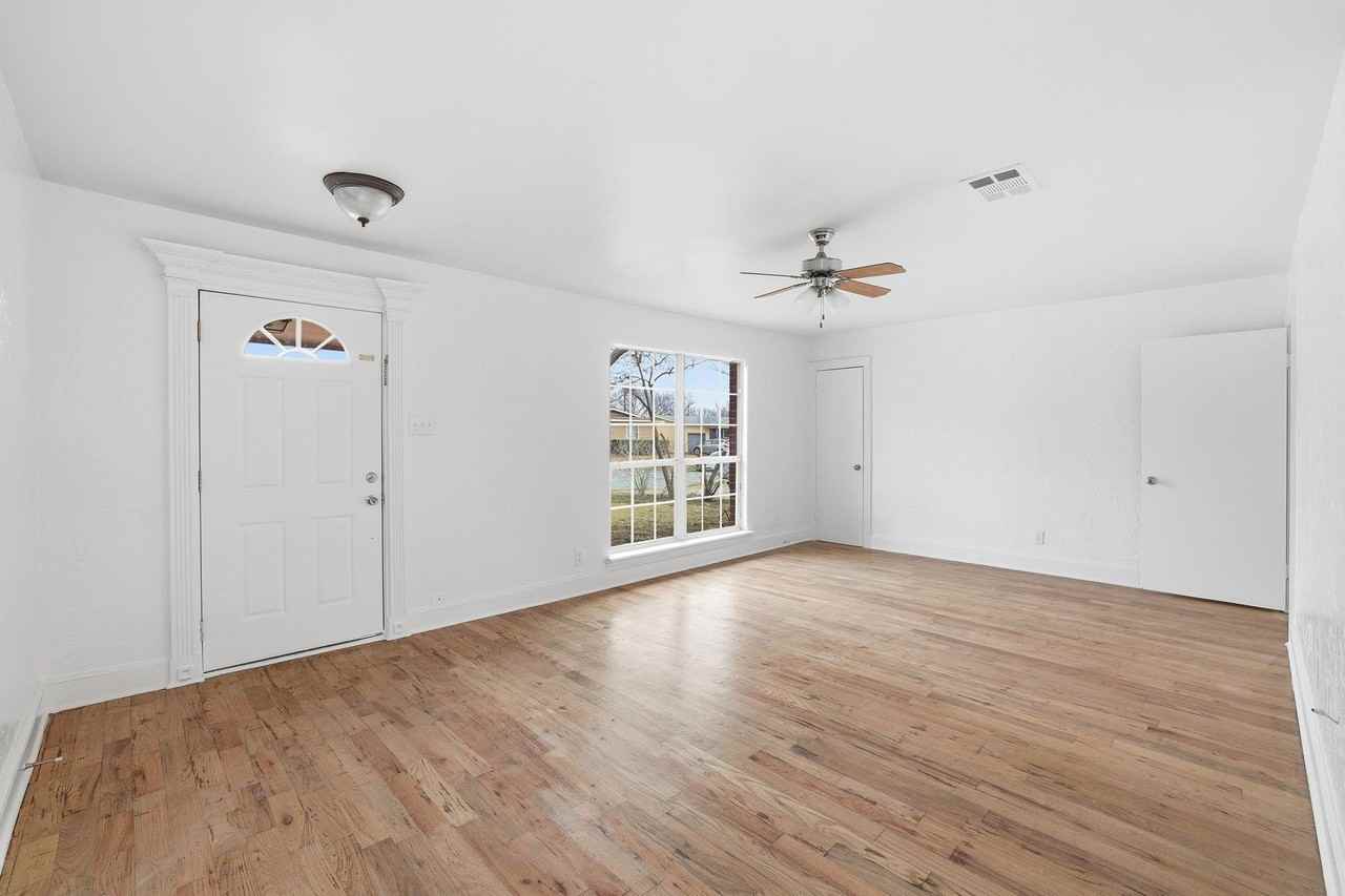 202 E Linda Dr - Photo 5 of 15