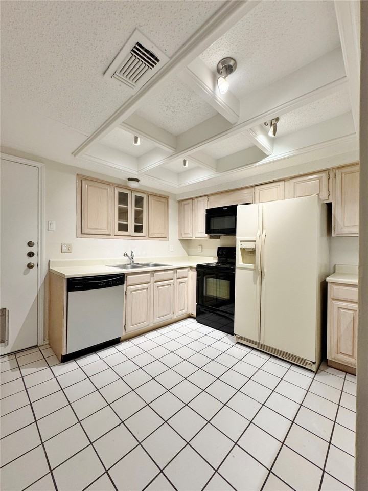 4050 Frankford Rd #102 - Photo 6 of 14