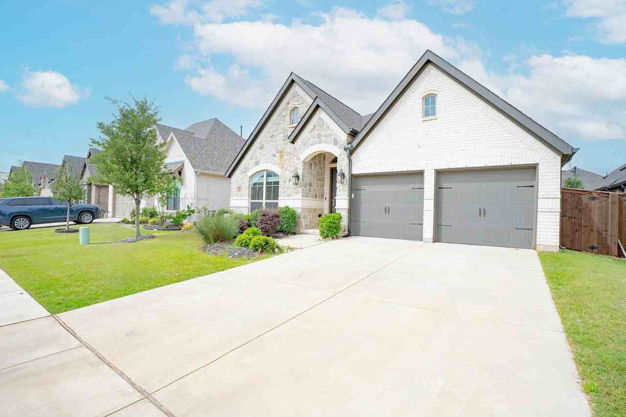 1804 Swayback Ln - Photo 5 of 39