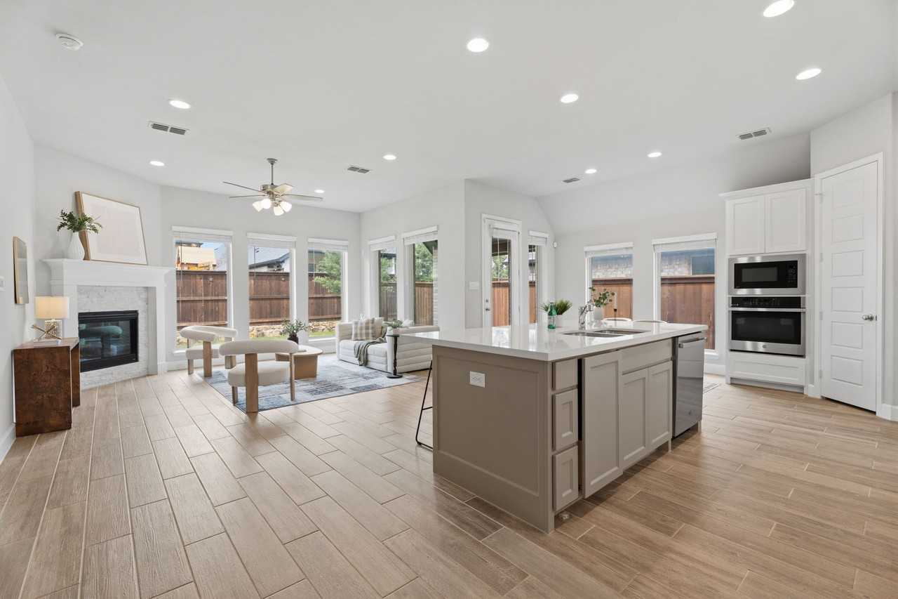 1804 Swayback Ln - Photo 7 of 39