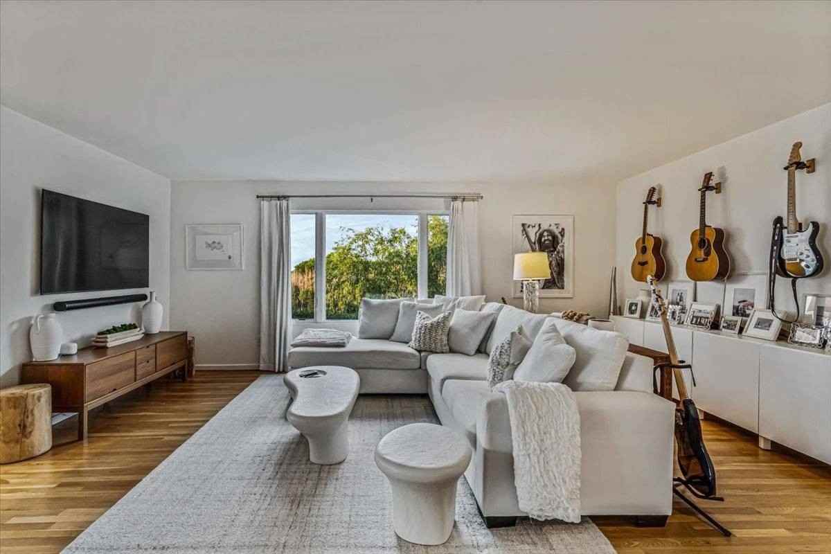 192 Dune Rd - Photo 5 of 30