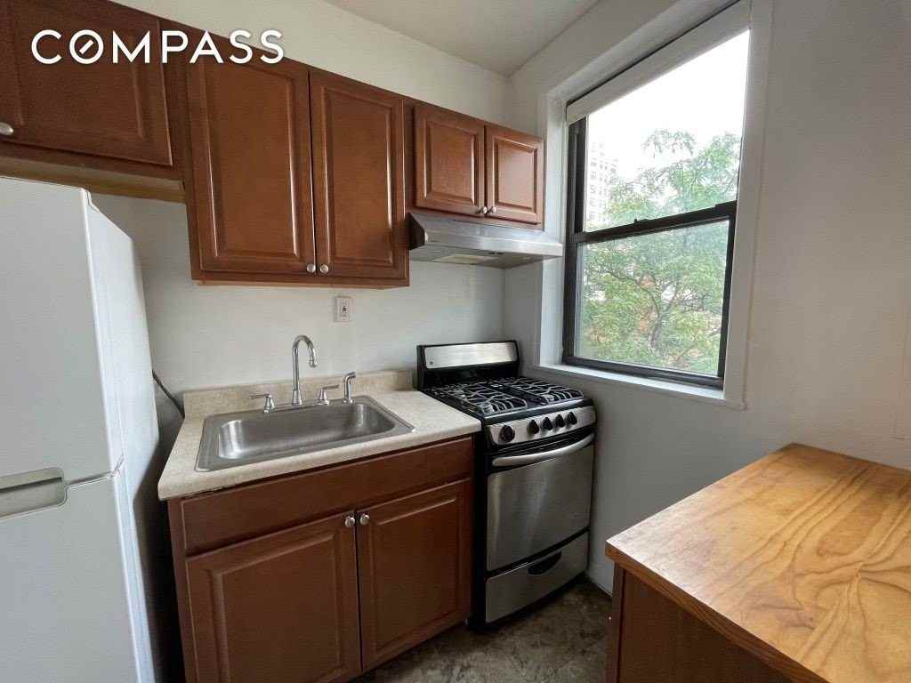 266 W 22nd St #3 - Photo 3 of 20