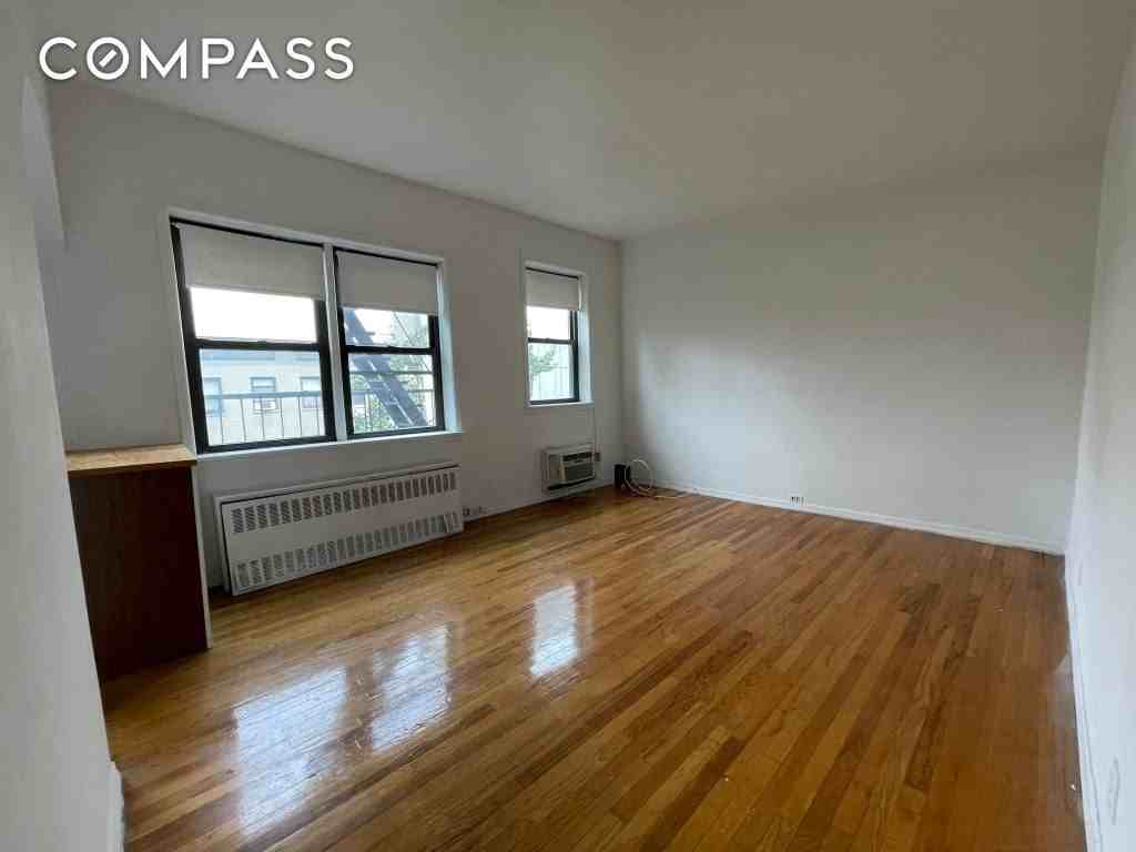 266 W 22nd St #3 - Photo 6 of 20