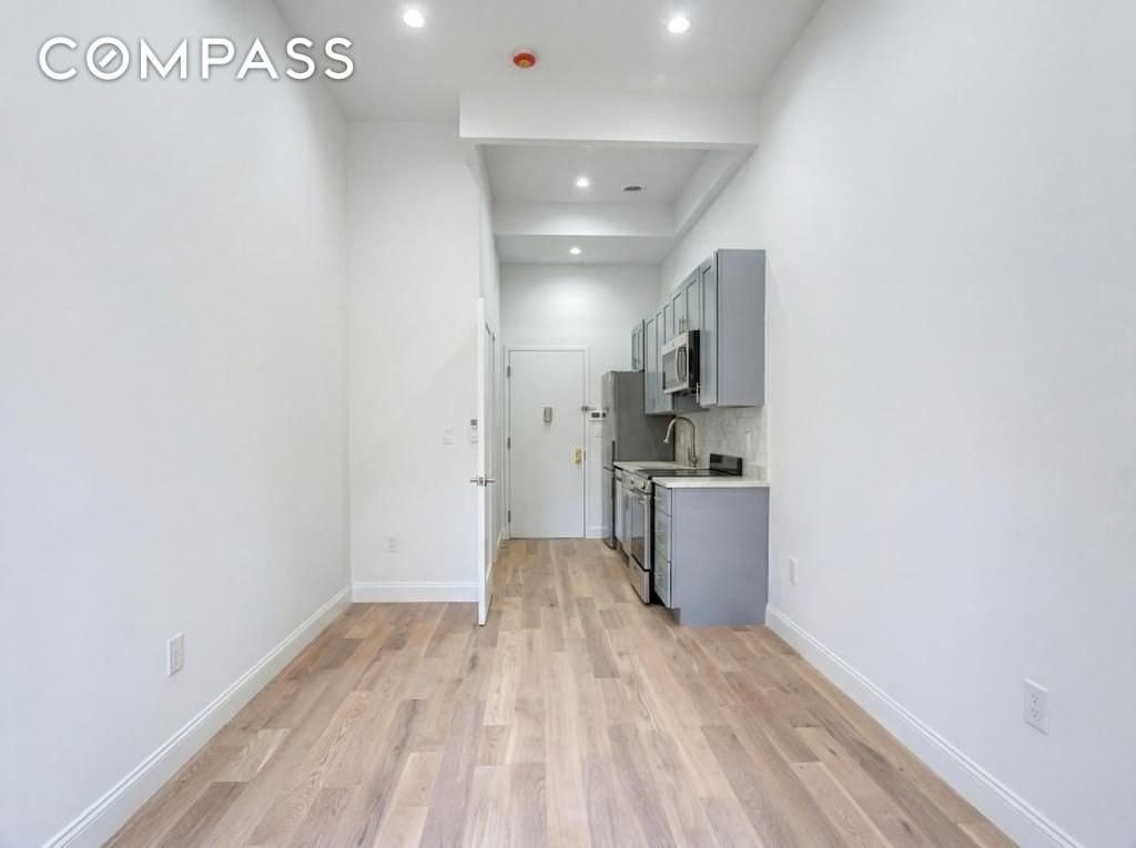 231 E 60th St #1 - Photo 5 of 9