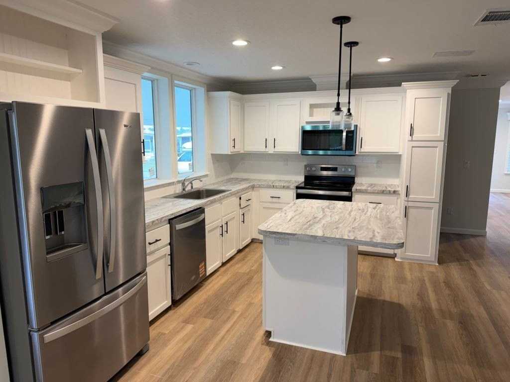 3 7th St W #3 - Photo 5 of 20