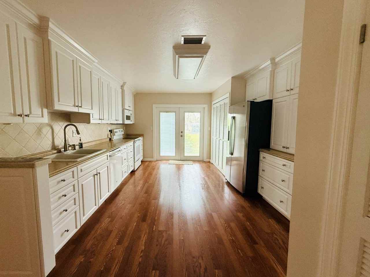 2902 Bruce Ln - Photo 4 of 21