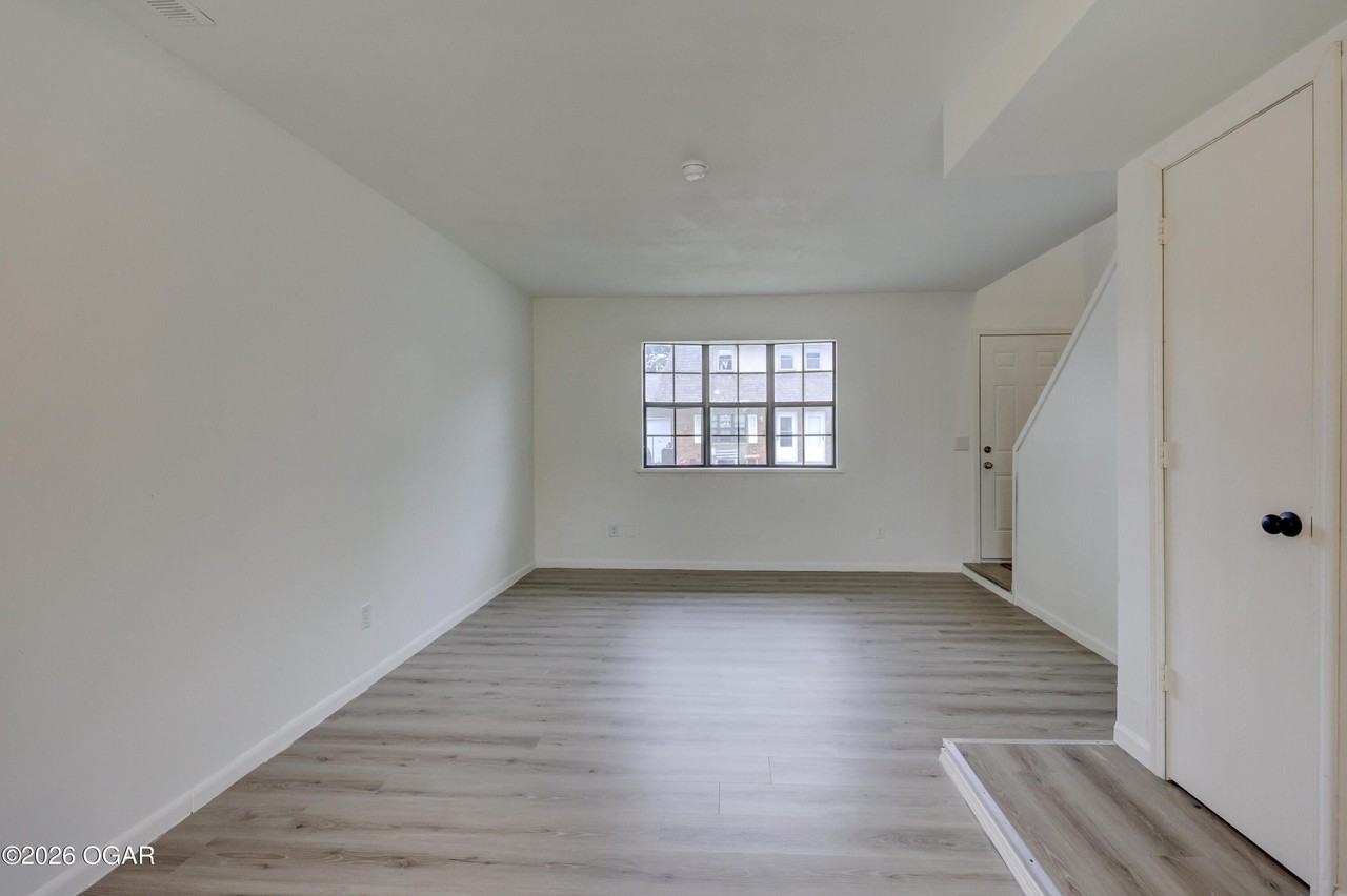 1119 S Saint Louis Ave - Photo 2 of 22