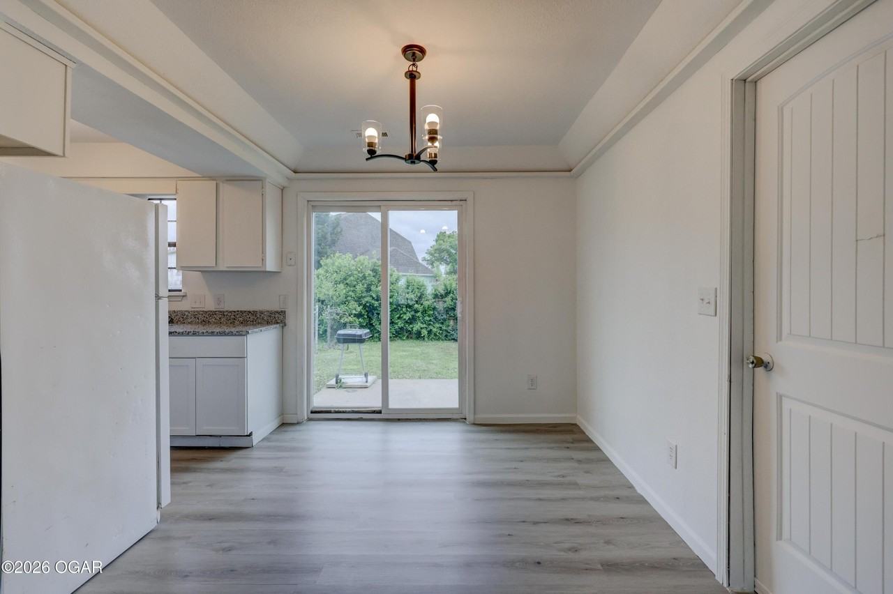 1119 S Saint Louis Ave - Photo 4 of 22