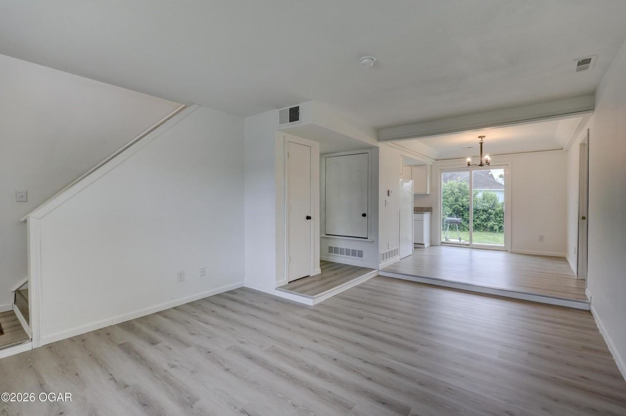 1119 S Saint Louis Ave - Photo 5 of 22