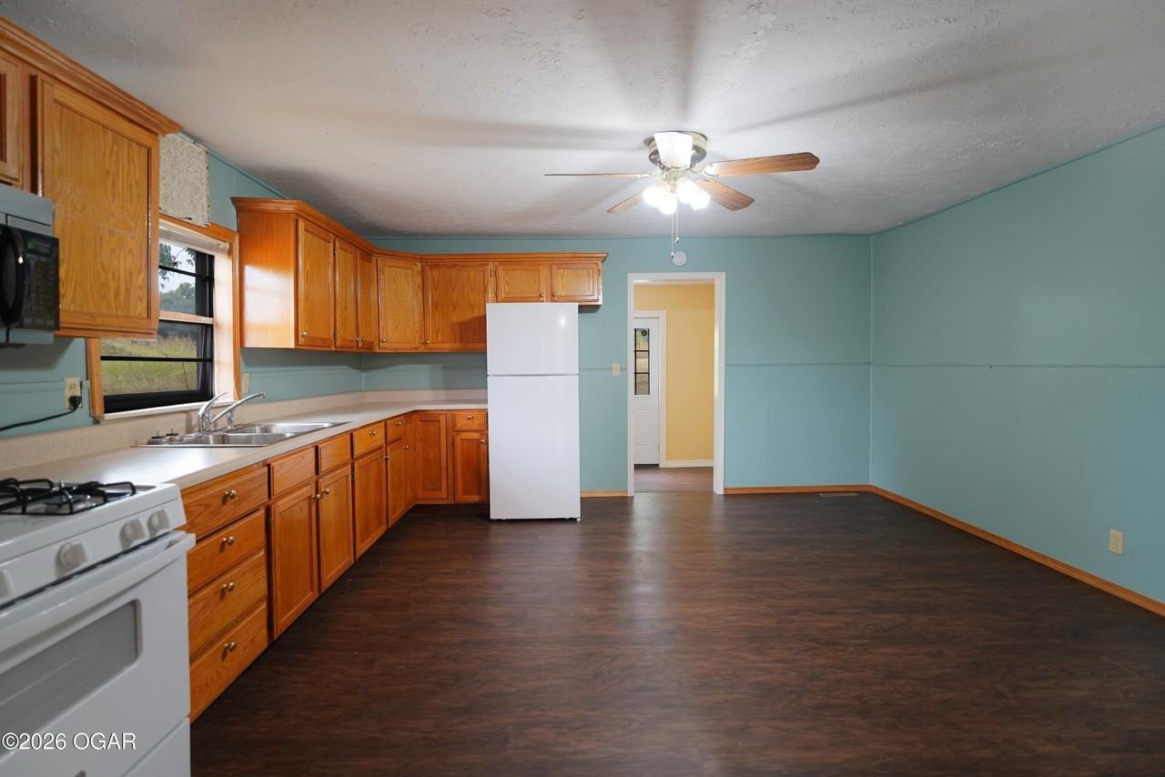 2720 Douglas Fir Rd - Photo 4 of 17