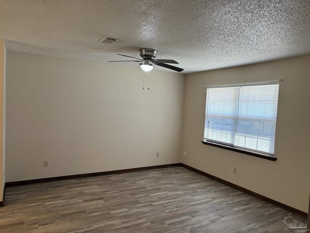 5682 Crestwood Dr - Photo 3 of 10