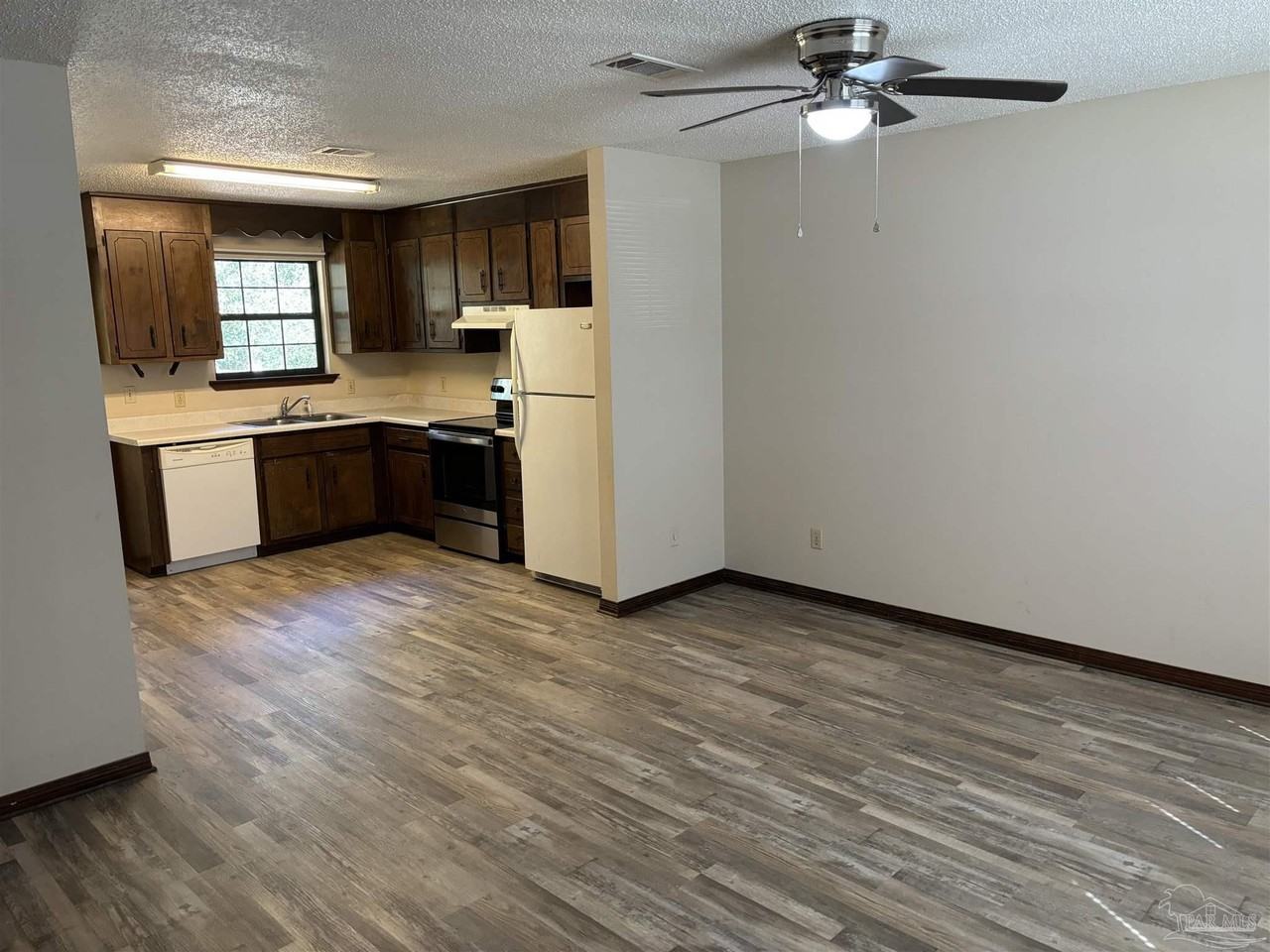 5682 Crestwood Dr - Photo 4 of 10