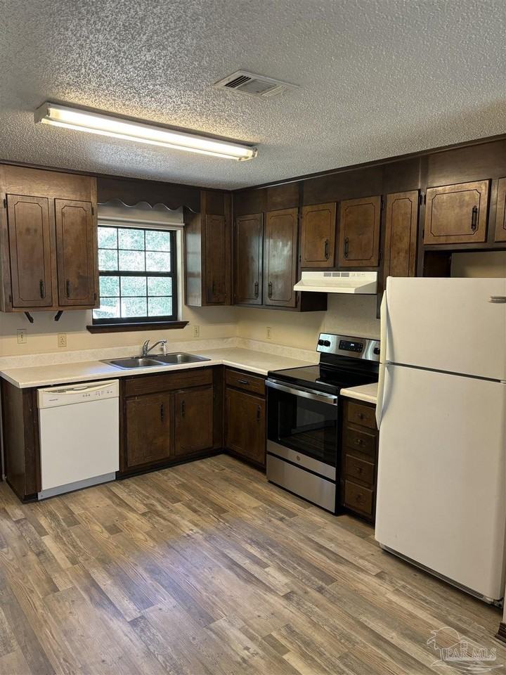 5682 Crestwood Dr - Photo 5 of 10