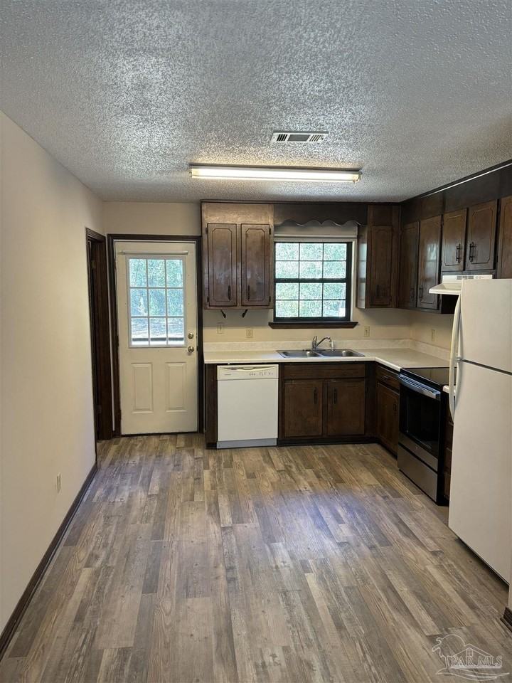 5682 Crestwood Dr - Photo 6 of 10