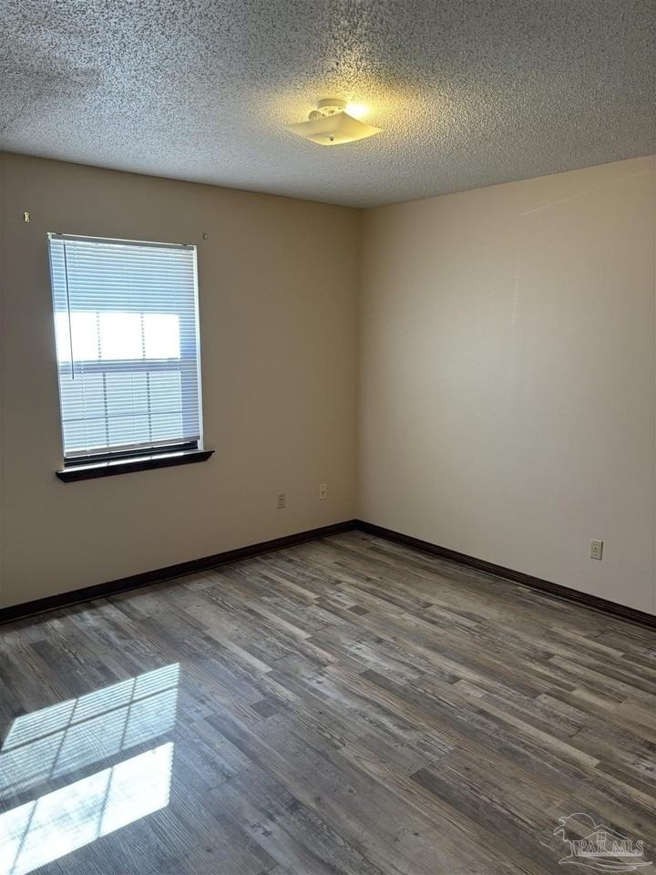 5682 Crestwood Dr - Photo 7 of 10
