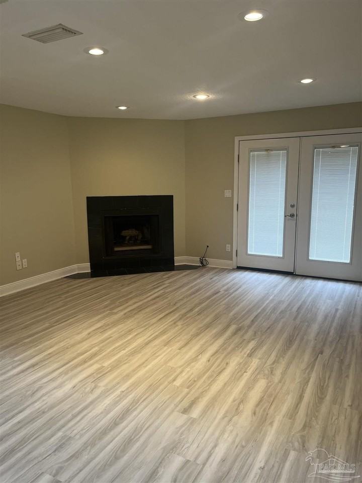 4278 Brookside Dr - Photo 4 of 28