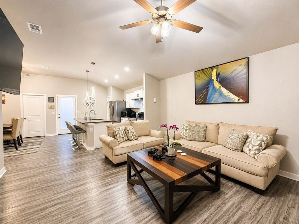 2122 Marfa Ln - Photo 3 of 20