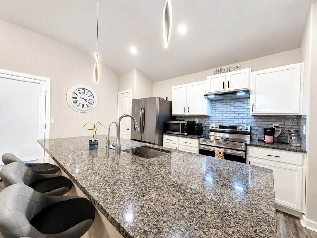 2122 Marfa Ln - Photo 5 of 20