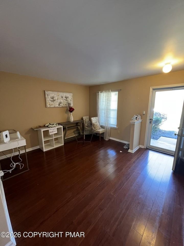 303 Victoria Way - Photo 3 of 35