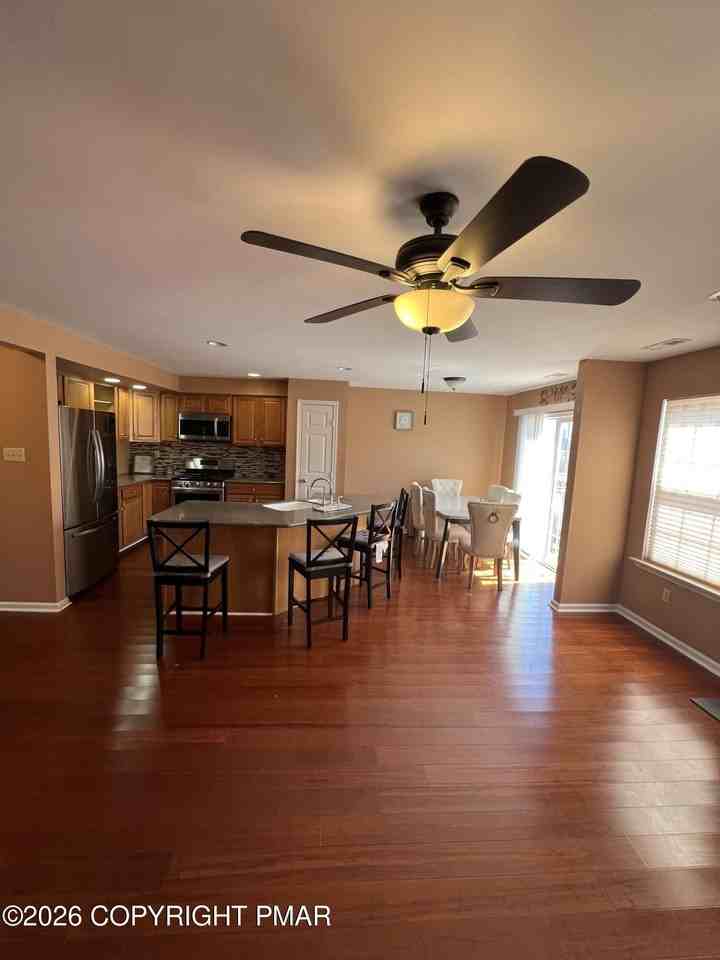 303 Victoria Way - Photo 7 of 35