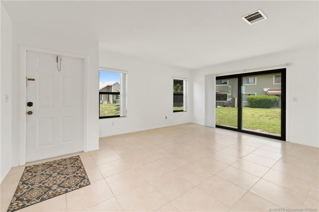 1496 Se Colchester Cir - Photo 4 of 24