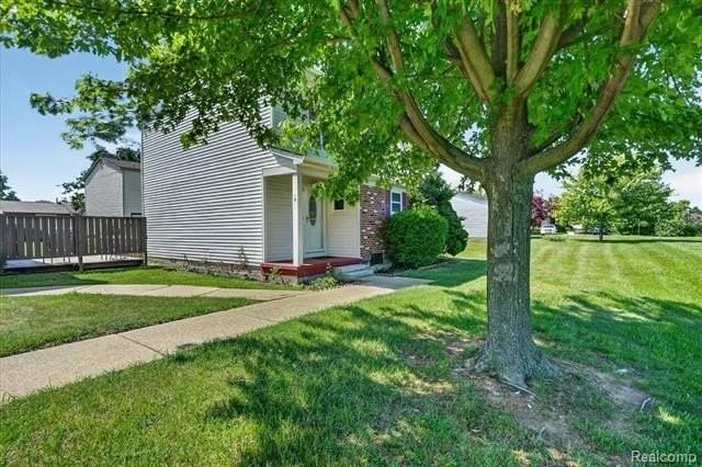 2824 Roundtree Dr - Photo 2 of 34