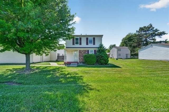 2824 Roundtree Dr - Photo 3 of 34