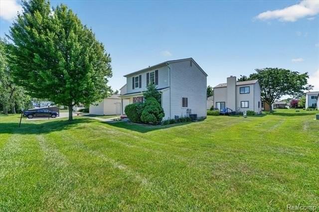 2824 Roundtree Dr - Photo 4 of 34