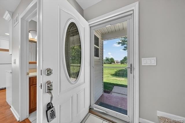2824 Roundtree Dr - Photo 6 of 34