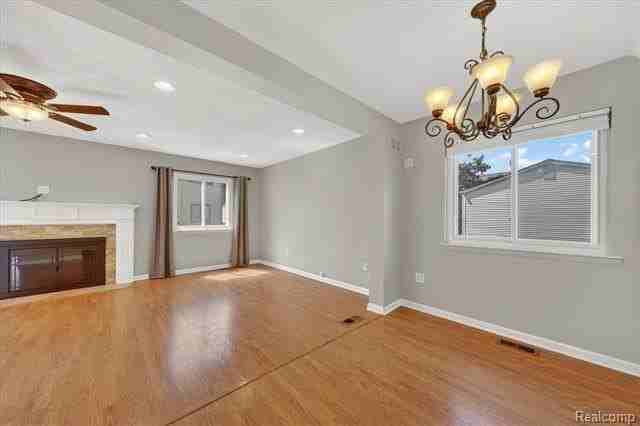 2824 Roundtree Dr - Photo 7 of 34