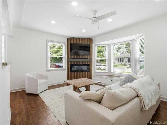 1514 S Wilson Ave - Photo 5 of 31