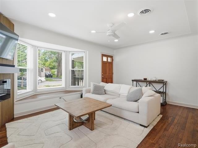 1514 S Wilson Ave - Photo 6 of 31