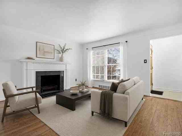 2090 Bradford Rd - Photo 3 of 31