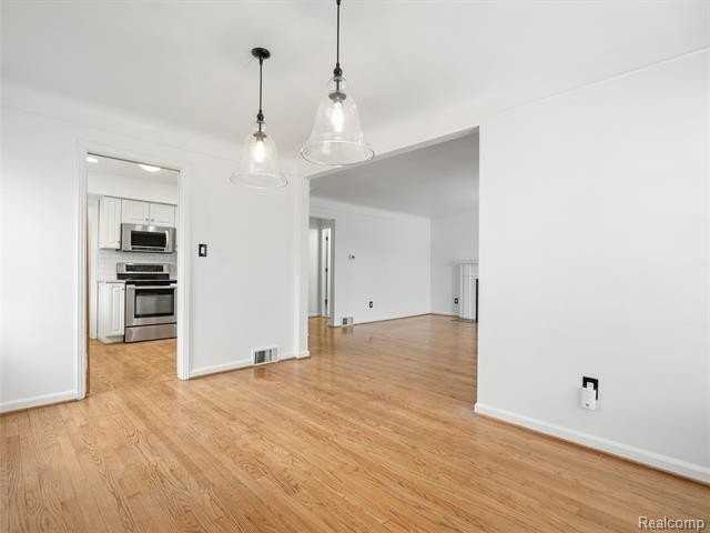2090 Bradford Rd - Photo 6 of 31