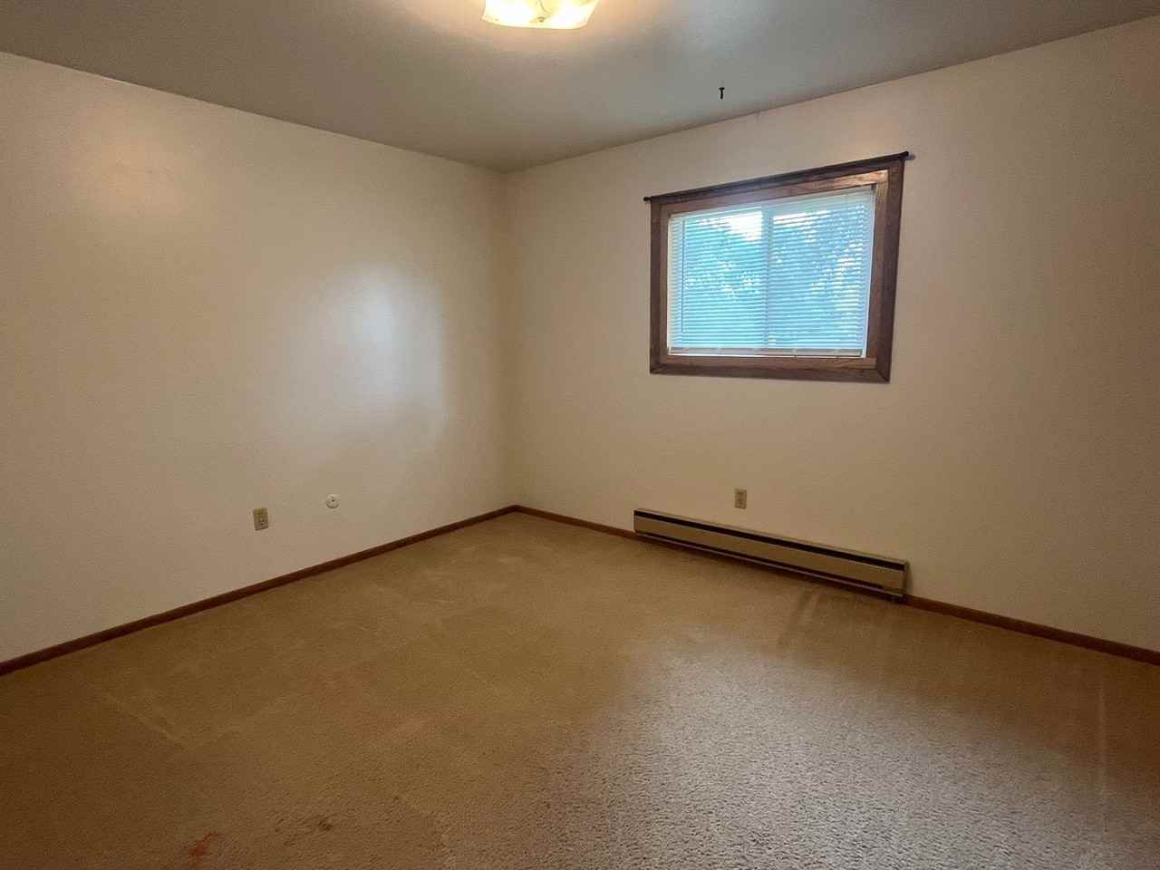 410 4th Ave Ne #8 - Photo 7 of 9