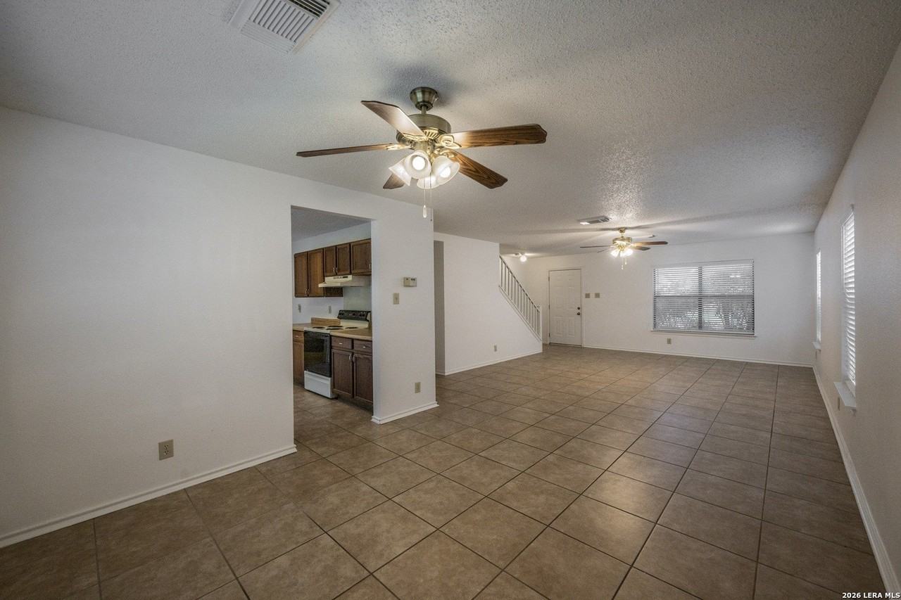 16009 Hickory Well Dr - Photo 4 of 15
