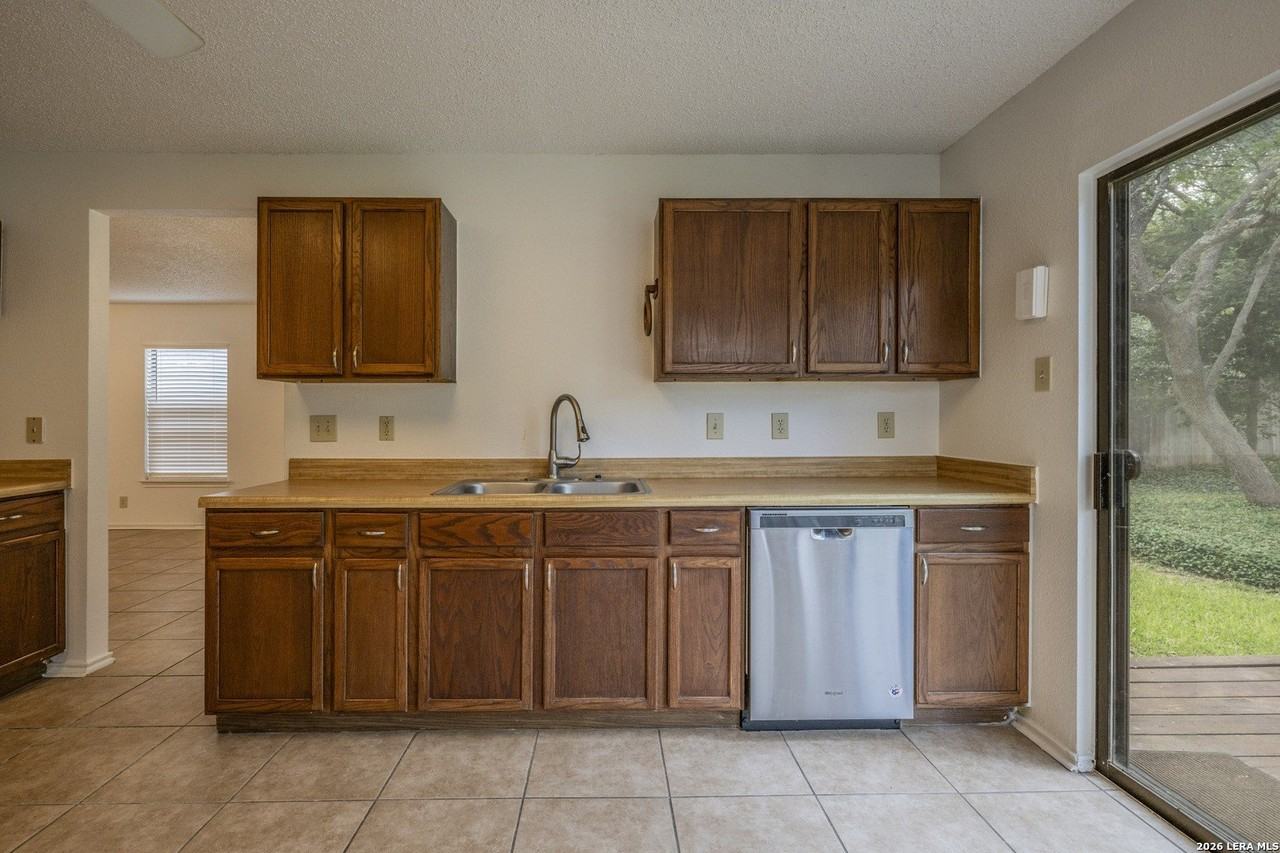 16009 Hickory Well Dr - Photo 5 of 15
