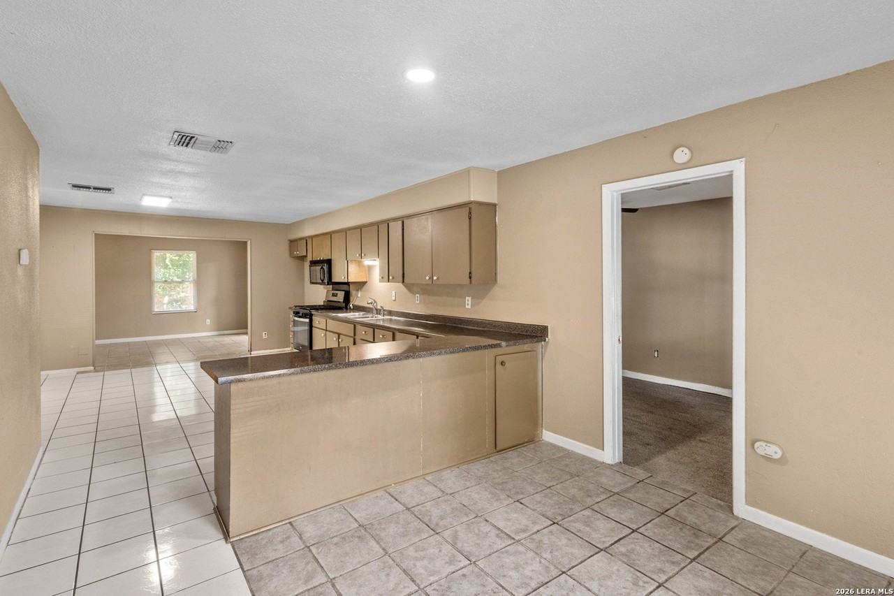146 Stapleton St - Photo 3 of 20