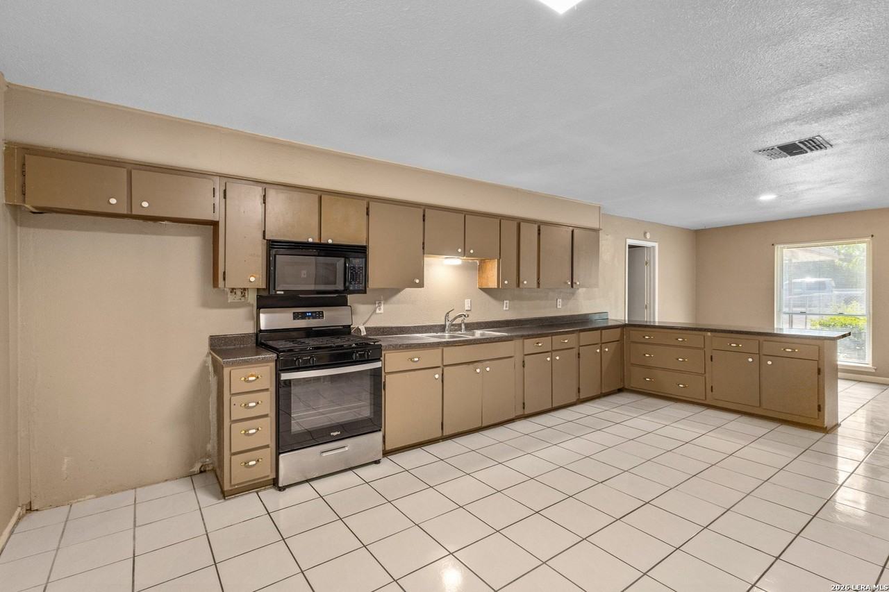 146 Stapleton St - Photo 5 of 20