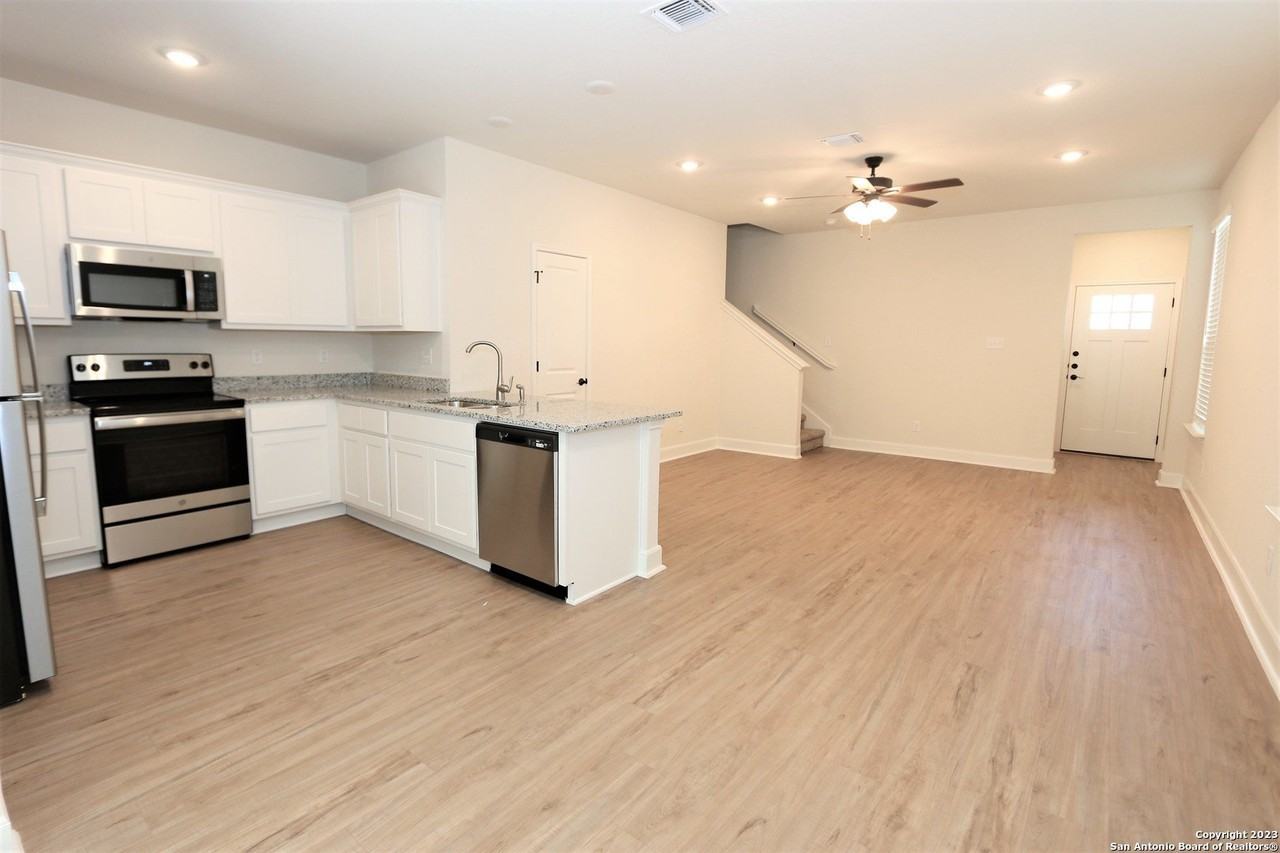 10344 Lynwood Crk #102 - Photo 2 of 15